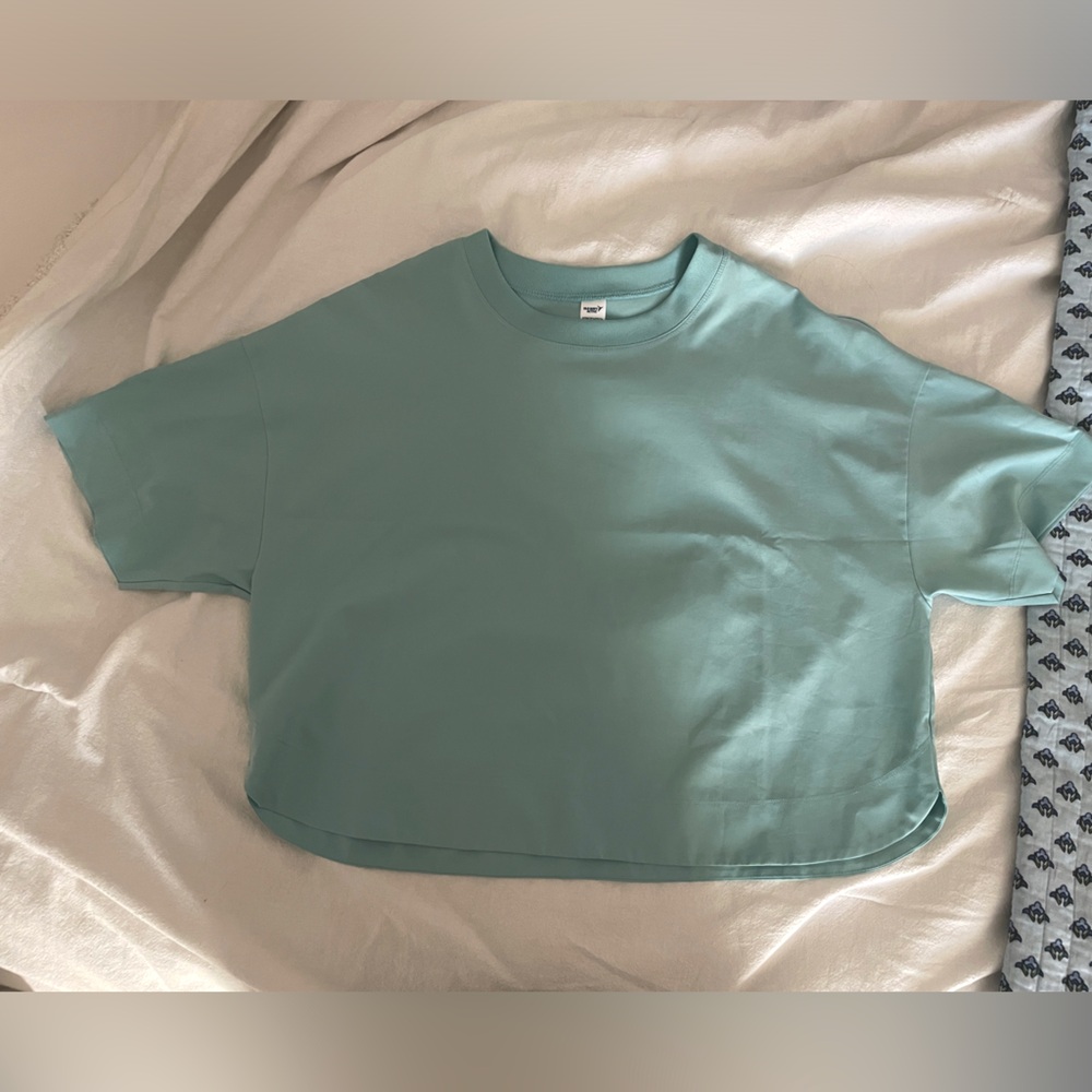 Small Old Navy Active Cropped/Oversized Shirt